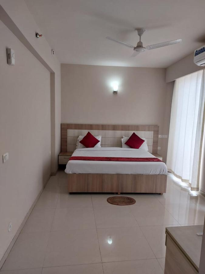 Vrindāvan Dubey Homestay - 500 Meter From Temple المظهر الخارجي الصورة