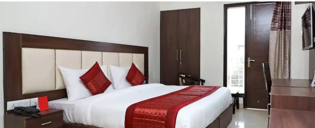 Vrindāvan Dubey Homestay - 500 Meter From Temple المظهر الخارجي الصورة